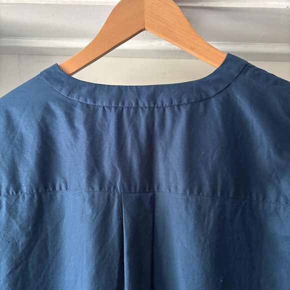 Everlane The Silky Cotton Lantern Top Button Down V Neck Navy Blue Size 6 - Picture 9 of 13